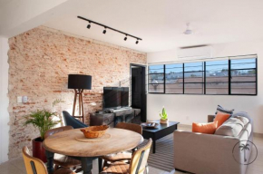 Cozy Apt. w/ Private Balcony & Great Lighting- Romanita 1